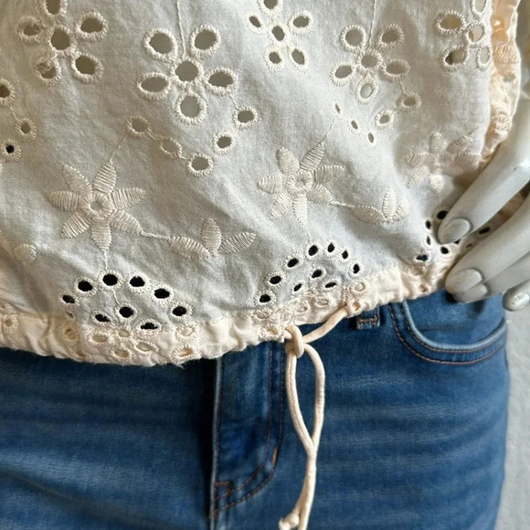 Joie 100 % Cotton Long Sleeve Boat Neckline Eyelet Lace Ruffle Boho Blouse - Picture 4 of 7